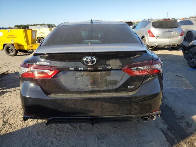 4T1G11AKXMU586234 - 2021 TOYOTA CAMRY SE BLACK photo 6