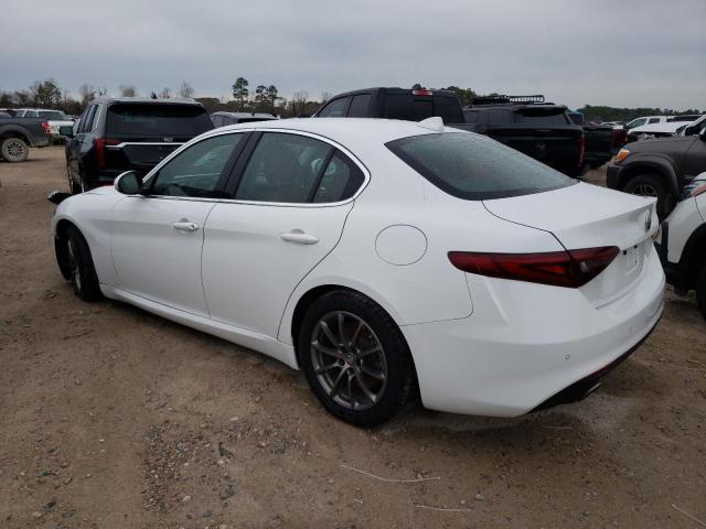 ZARFAEBN6J7583637 - 2018 ALFA ROMEO GIULIA WHITE photo 2