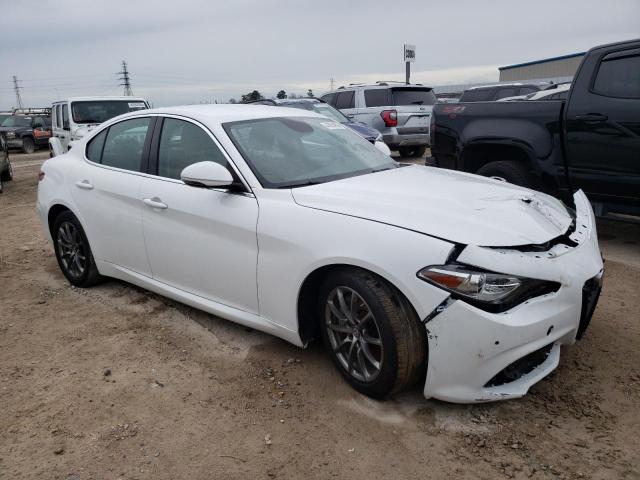 ZARFAEBN6J7583637 - 2018 ALFA ROMEO GIULIA WHITE photo 4