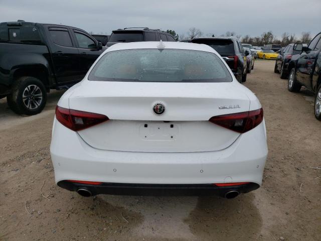 ZARFAEBN6J7583637 - 2018 ALFA ROMEO GIULIA WHITE photo 6