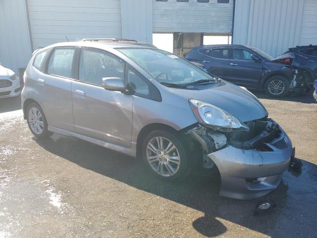 JHMGE8H41AC028426 - 2010 HONDA FIT SPORT SILVER photo 4