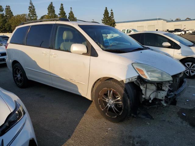 5TDZA22C55S311032 - 2005 TOYOTA SIENNA XLE WHITE photo 4