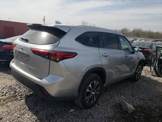5TDGZRAHXNS124259 - 2022 TOYOTA HIGHLANDER XLE 银色 照片 3
