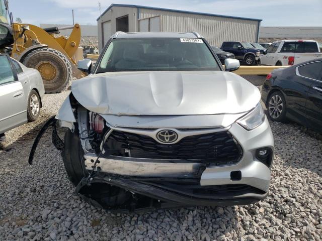 5TDGZRAHXNS124259 - 2022 TOYOTA HIGHLANDER XLE 银色 照片 5