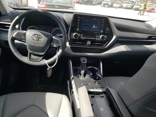 5TDGZRAHXNS124259 - 2022 TOYOTA HIGHLANDER XLE 银色 照片 8