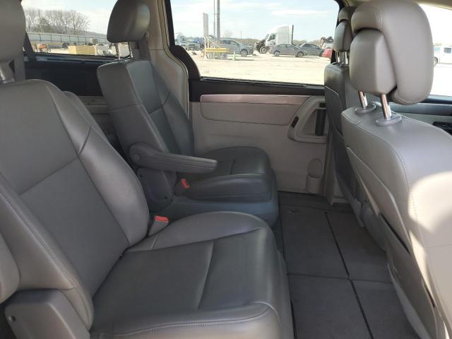 2C4RVABGXCR120410 - 2012 VOLKSWAGEN ROUTAN SE SILVER photo 11