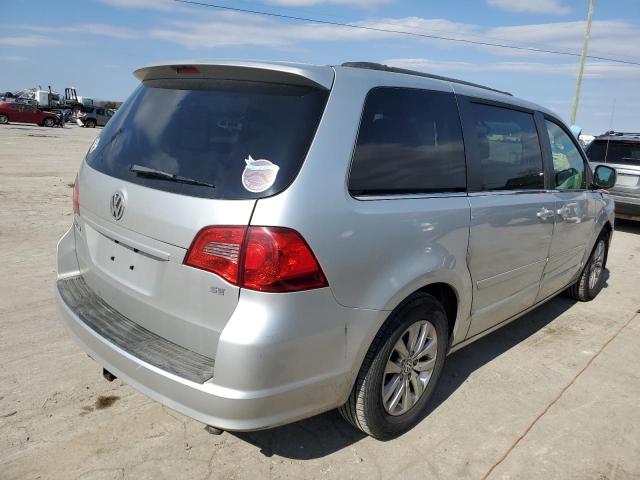 2C4RVABGXCR120410 - 2012 VOLKSWAGEN ROUTAN SE SILVER photo 3