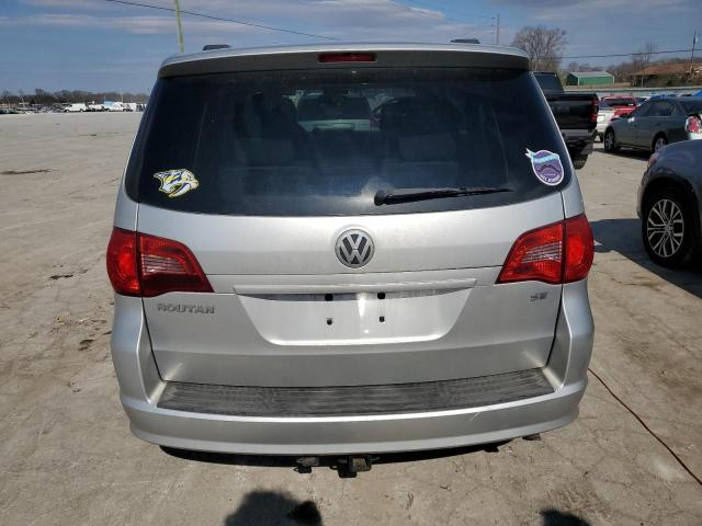 2C4RVABGXCR120410 - 2012 VOLKSWAGEN ROUTAN SE SILVER photo 6