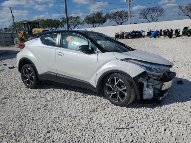 NMTKHMBX3LR115467 - 2020 TOYOTA C-HR XLE WHITE photo 4