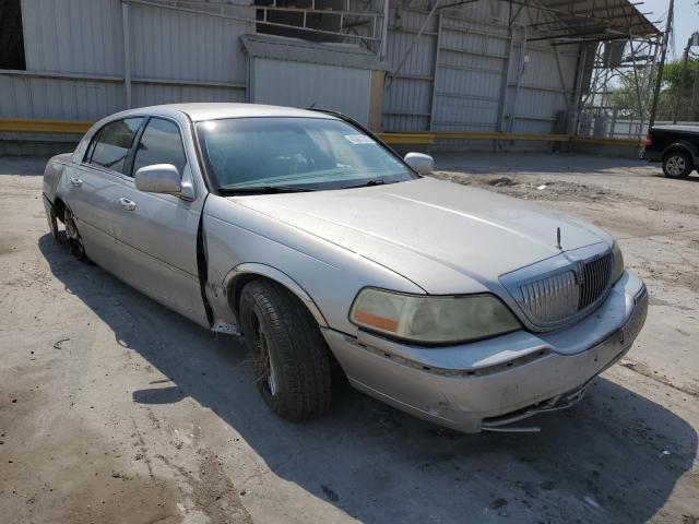 1LNHM81W84Y667779 - 2004 LINCOLN TOWN CAR EXECUTIVE SILVER photo 4