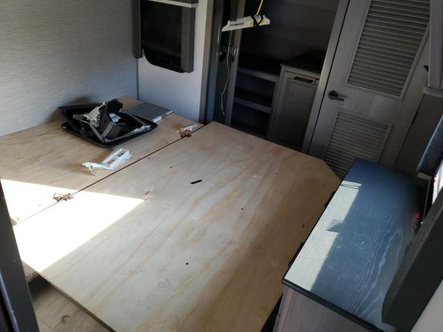 4YDFM0R2XP4701504 - 2023 KEYSTONE MONTANA 白色 照片 5