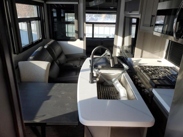 4YDFM0R2XP4701504 - 2023 KEYSTONE MONTANA 白色 照片 6