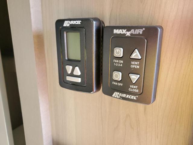 4YDFM0R2XP4701504 - 2023 KEYSTONE MONTANA 白色 照片 8