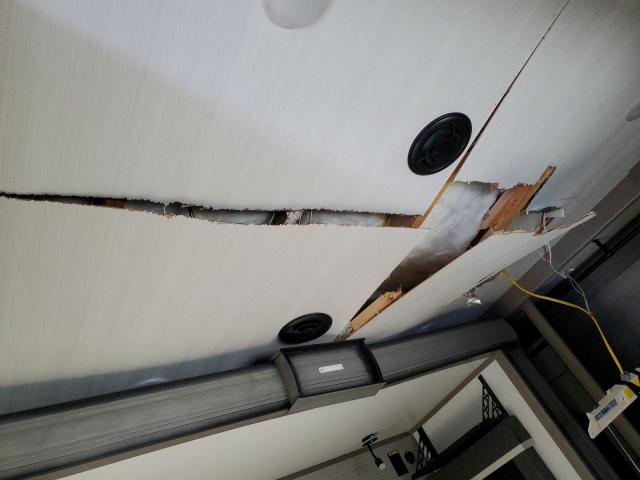 4YDFM0R2XP4701504 - 2023 KEYSTONE MONTANA 白色 照片 9