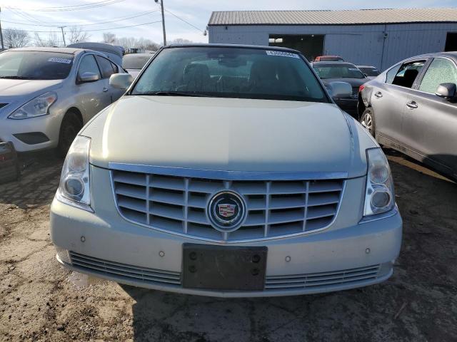 1G6KP5E90AU110519 - 2010 CADILLAC DTS PLATINUM TAN photo 5