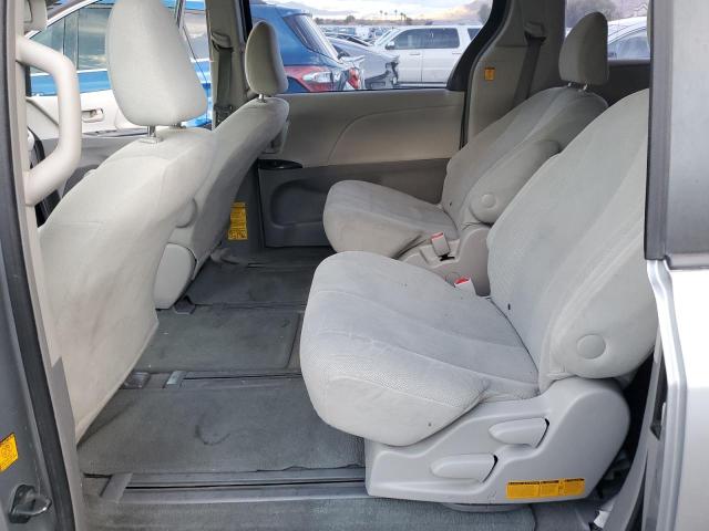 5TDKA3DC5BS004685 - 2011 TOYOTA SIENNA BASE SILVER photo 11