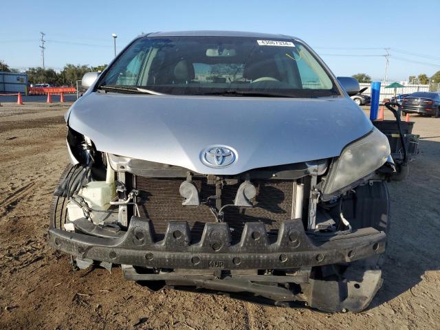 5TDXK3DC8DS402110 - 2013 TOYOTA SIENNA SPORT SILVER photo 5