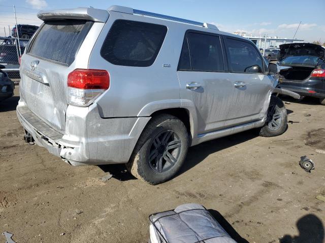 JTEBU5JR9D5131990 - 2013 TOYOTA 4RUNNER SR5 SILVER photo 3