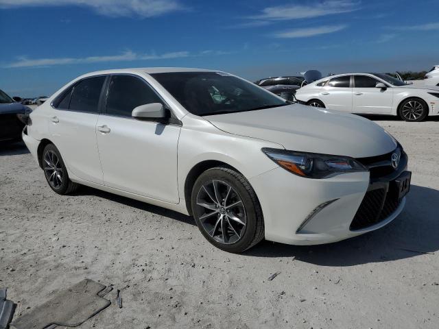 4T1BF1FK2FU090643 - 2015 TOYOTA CAMRY LE WHITE photo 4