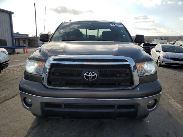 5TFRM5F10CX039935 - 2012 TOYOTA TUNDRA DOUBLE CAB SR5 GRAY photo 5