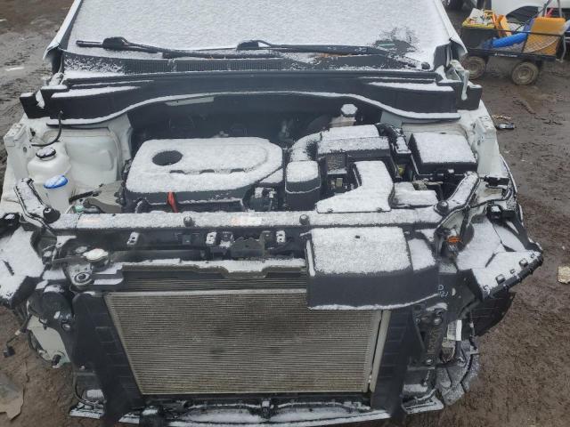 5NMZUDLB7HH023819 - 2017 HYUNDAI SANTA FE S WHITE photo 12