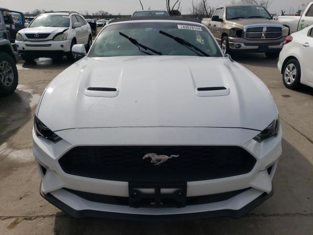 1FATP8UH7J5138927 - 2018 FORD MUSTANG WHITE photo 5