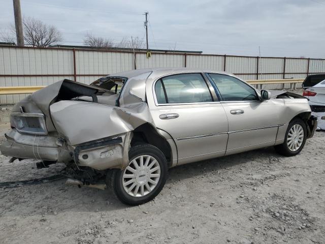 1LNHM82W03Y667434 - 2003 LINCOLN TOWN CAR SIGNATURE GOLD photo 3