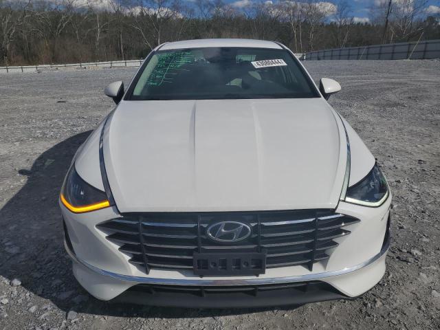 5NPEG4JA2MH071550 - 2021 HYUNDAI SONATA SE WHITE photo 5