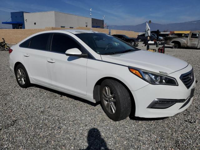 5NPE24AF1FH123277 - 2015 HYUNDAI SONATA SE WHITE photo 4