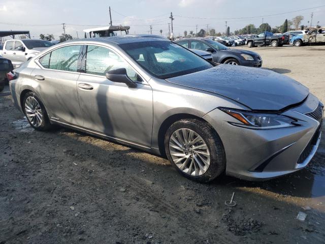 58AB21B1XKU001574 - 2019 LEXUS ES 300H SILVER photo 4