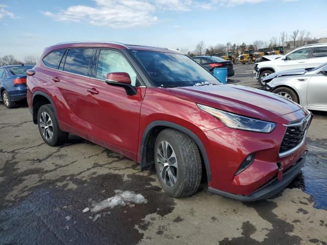 5TDGZRBH8MS132650 - 2021 TOYOTA HIGHLANDER XLE RED photo 4