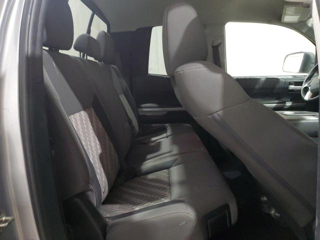 5TFUY5F14JX722796 - 2018 TOYOTA TUNDRA DOUBLE CAB SR/SR5 SILVER photo 10