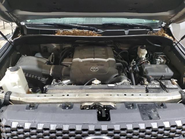 5TFUY5F14JX722796 - 2018 TOYOTA TUNDRA DOUBLE CAB SR/SR5 SILVER photo 11