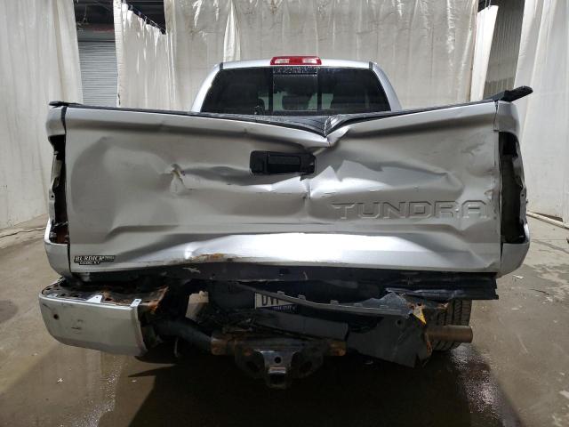 5TFUY5F14JX722796 - 2018 TOYOTA TUNDRA DOUBLE CAB SR/SR5 SILVER photo 6