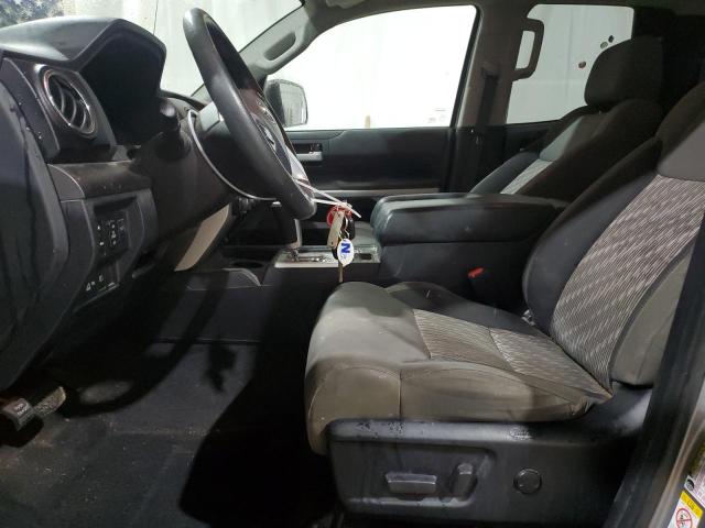 5TFUY5F14JX722796 - 2018 TOYOTA TUNDRA DOUBLE CAB SR/SR5 SILVER photo 7