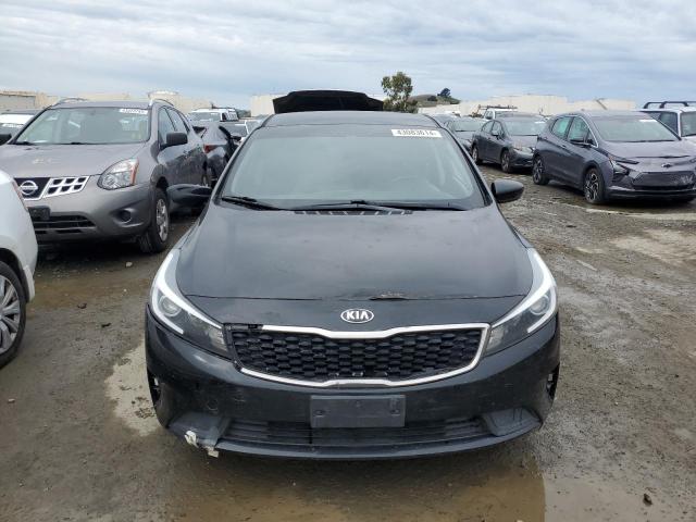 3KPFL4A75HE040842 - 2017 KIA FORTE LX BLACK photo 5