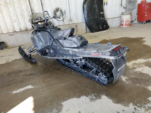 2BPSUGJC3JV000023 - 2018 SKI DOO RENEGADE BLACK photo 3