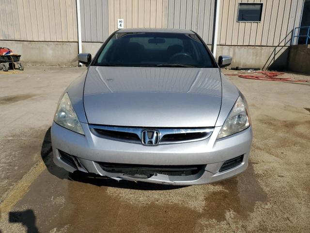 1HGCM56447A002798 - 2007 HONDA ACCORD LX SILVER photo 5