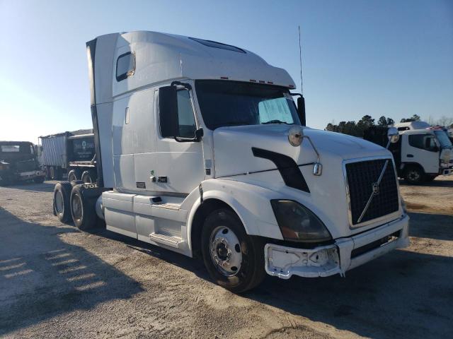 4V4NC9EJ1CN538740 - 2012 VOLVO VN VNL WHITE photo 1