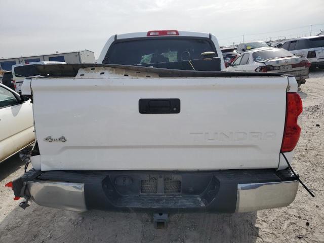 5TFDW5F1XHX590871 - 2017 TOYOTA TUNDRA CREWMAX SR5 WHITE photo 6