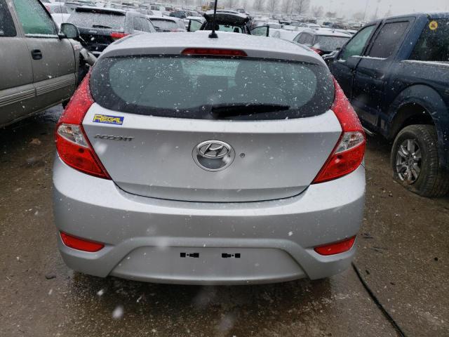 KMHCT5AE3HU307660 - 2017 HYUNDAI ACCENT SE SILVER photo 6