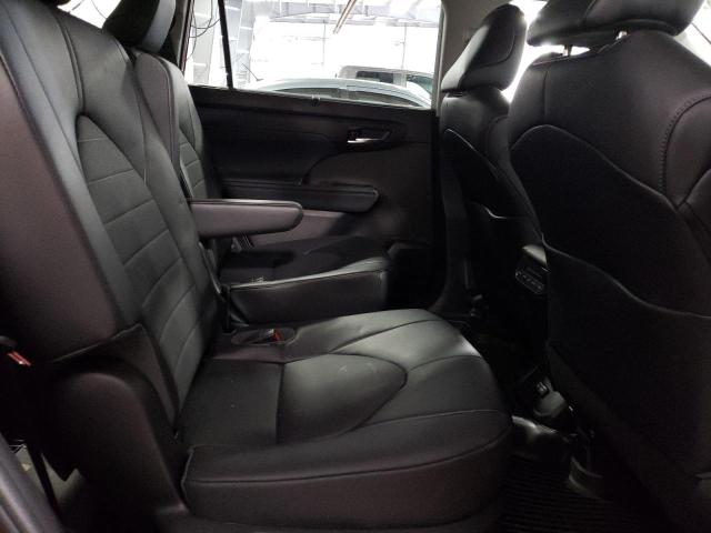 5TDGZRBH6NS590074 - 2022 TOYOTA HIGHLANDER XLE RED photo 11