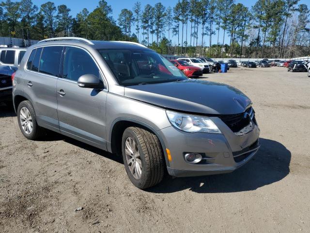 WVGAV75N29W004205 - 2009 VOLKSWAGEN TIGUAN S GRAY photo 4