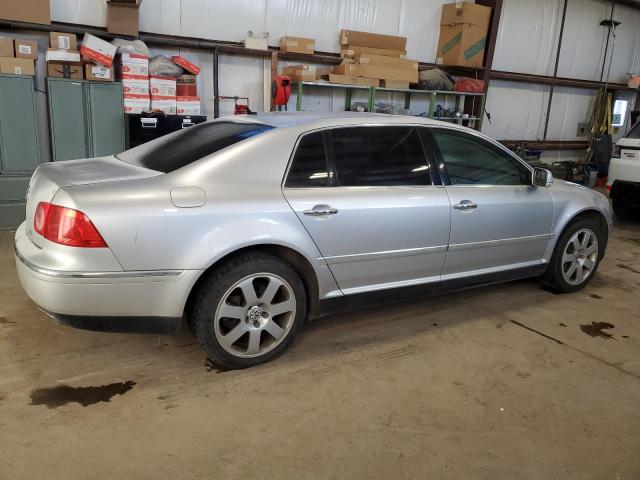 WVWAF63D848008357 - 2004 VOLKSWAGEN PHAETON 4.2 SILVER photo 3