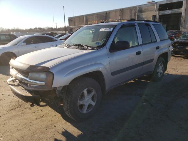 1GNDT13S352242120 - 2005 CHEVROLET TRAILBLAZE LS SILVER photo 1