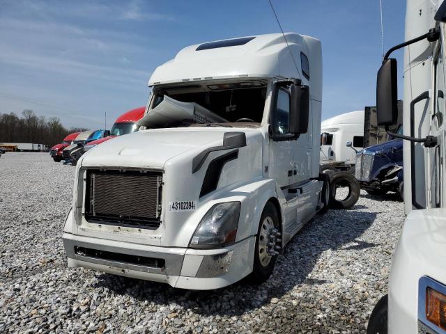 4V4NC9EH9FN915042 - 2015 VOLVO VN VNL WHITE photo 2