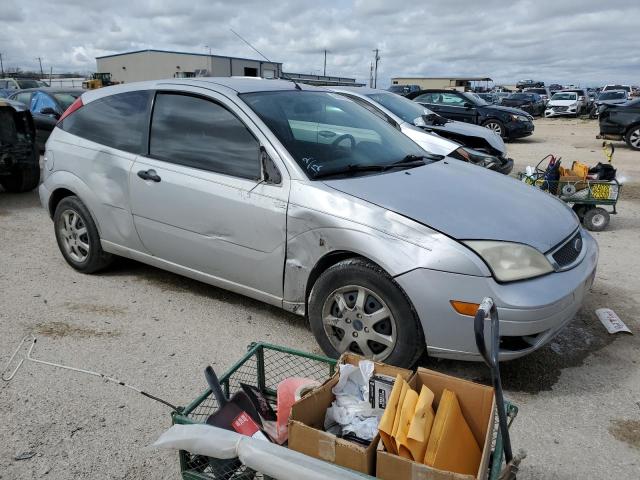 3FAFP31N65R149964 - 2005 FORD FOCUS ZX3 SILVER photo 4