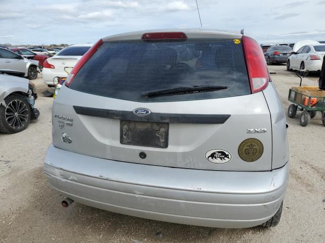 3FAFP31N65R149964 - 2005 FORD FOCUS ZX3 SILVER photo 6