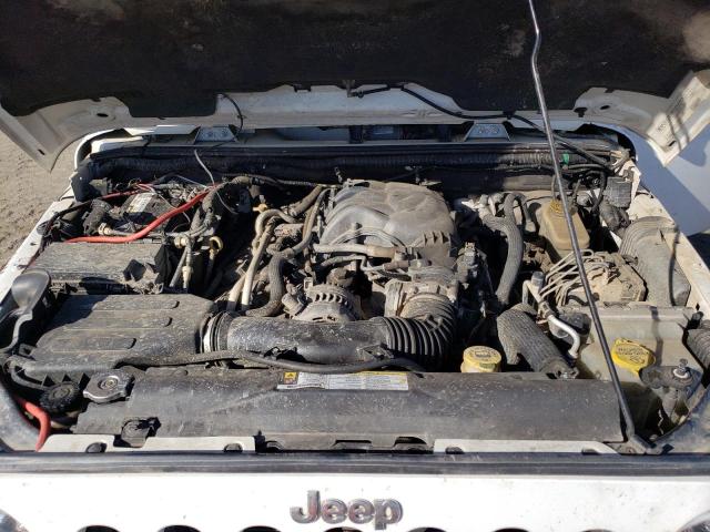 1C4HJWEGXCL169325 - 2012 JEEP WRANGLER U SAHARA WHITE photo 11