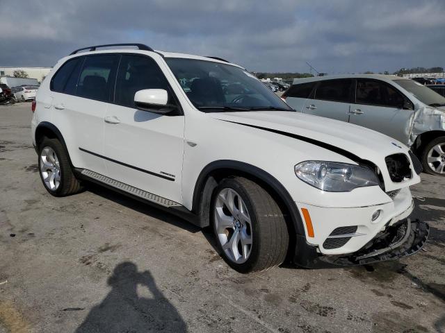 5UXZV4C50DL992912 - 2013 BMW X5 XDRIVE35I WHITE photo 4